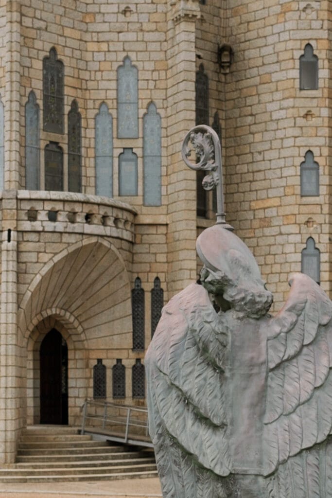 An angel statue outside Gaudi's Palace.