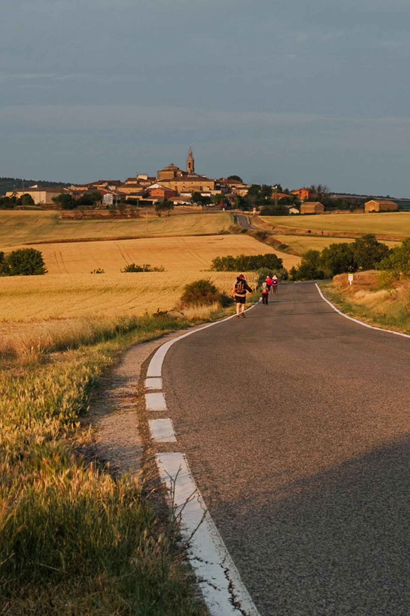 Pilgrims walking toward Sansol.
