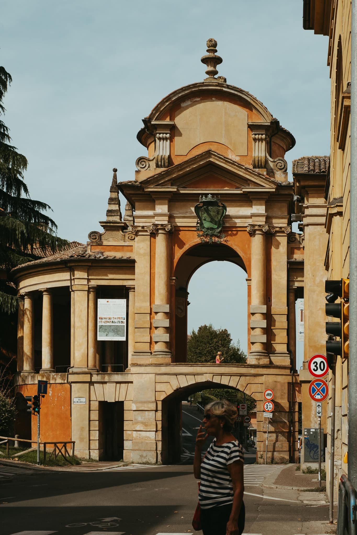 The Arco Del Meloncello over the street.