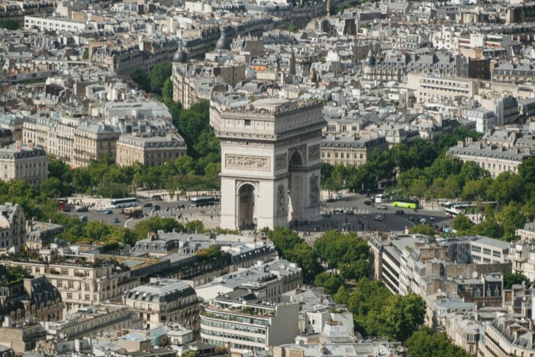 View of Arc de Triomphe and buildings around it.