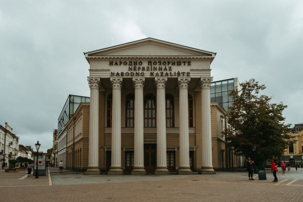 A building with large pillars and Cyrillic writing.