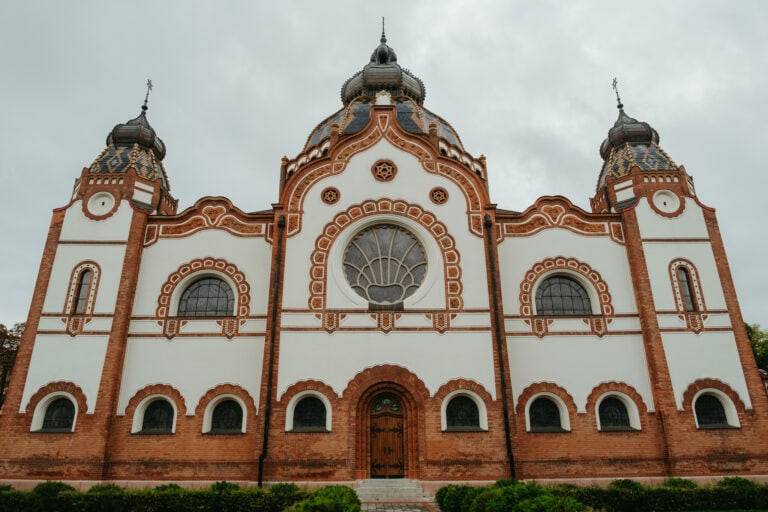 A beautiful art deco synagogue.