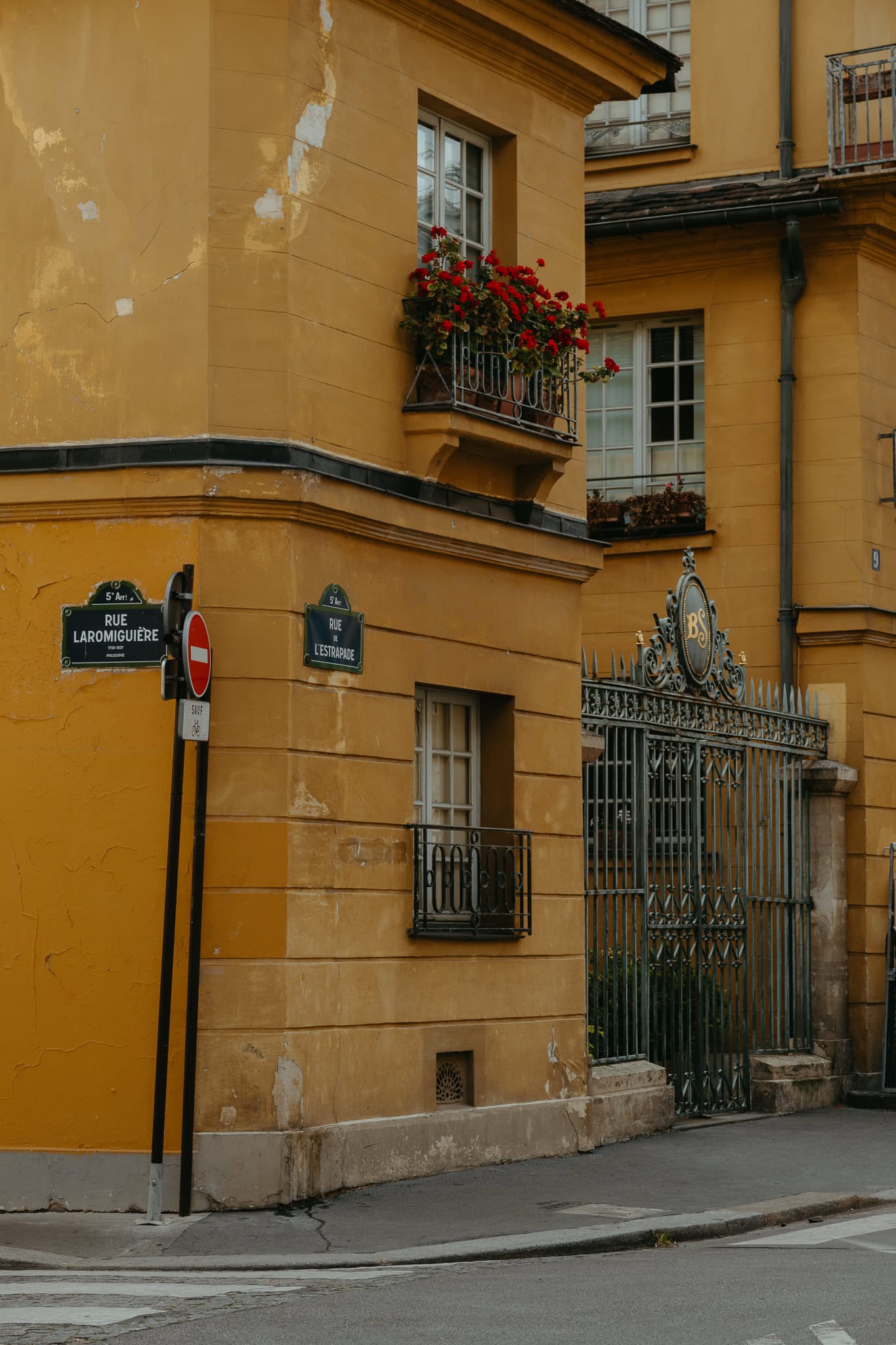 A mustard yellow building.